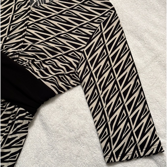 TravelSmith Crossover V Neck Empire Waist Black Cream Stretch Dress Small - Picture 6 of 13